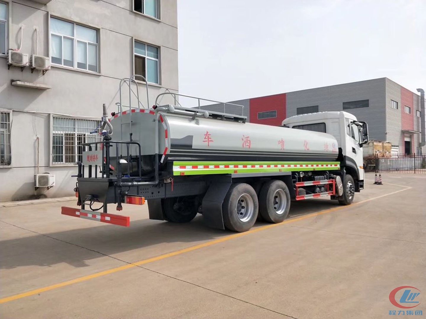 國六東風(fēng)天龍后雙橋灑水車