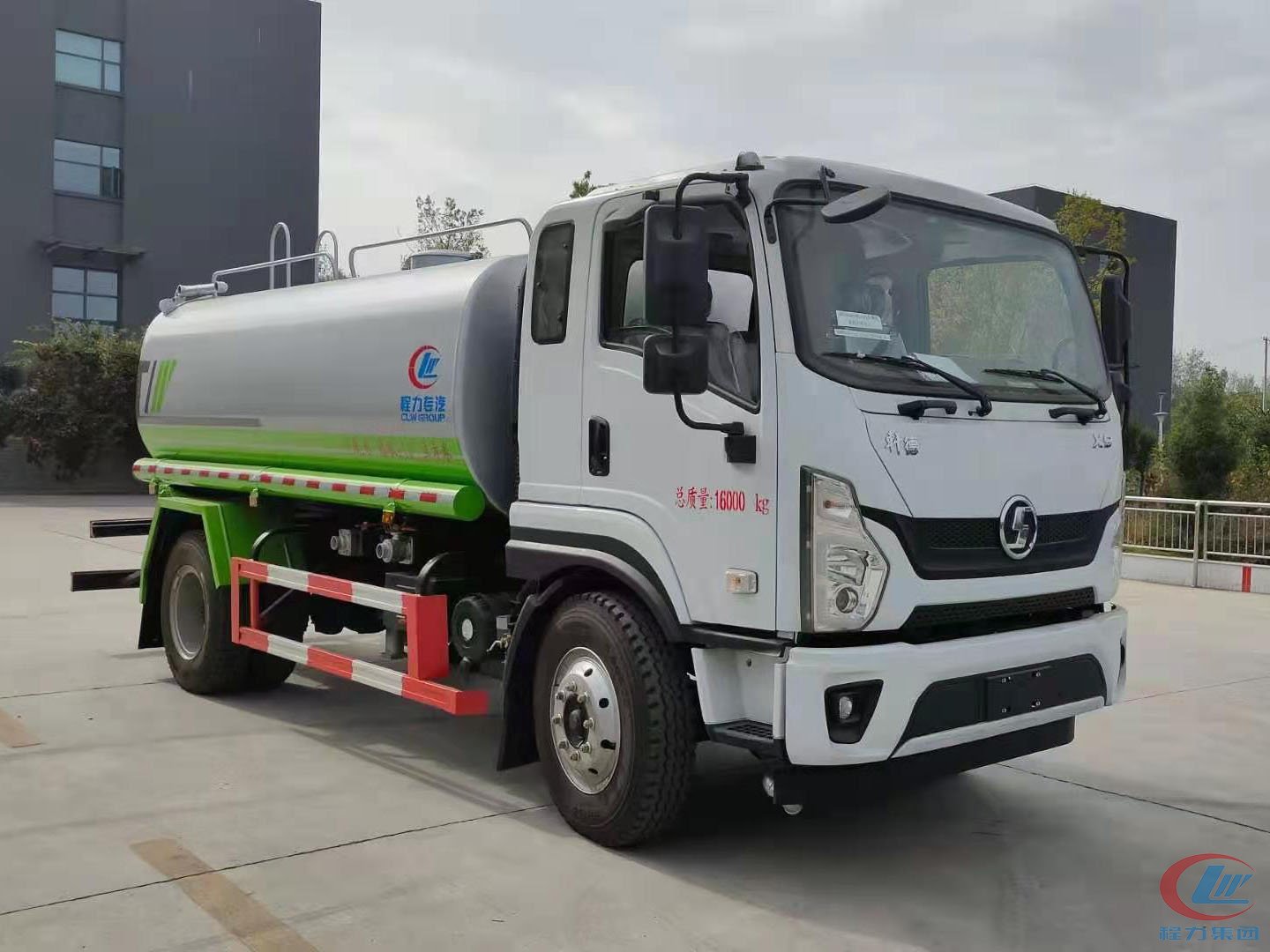 國(guó)六陜汽軒德綠化噴灑車