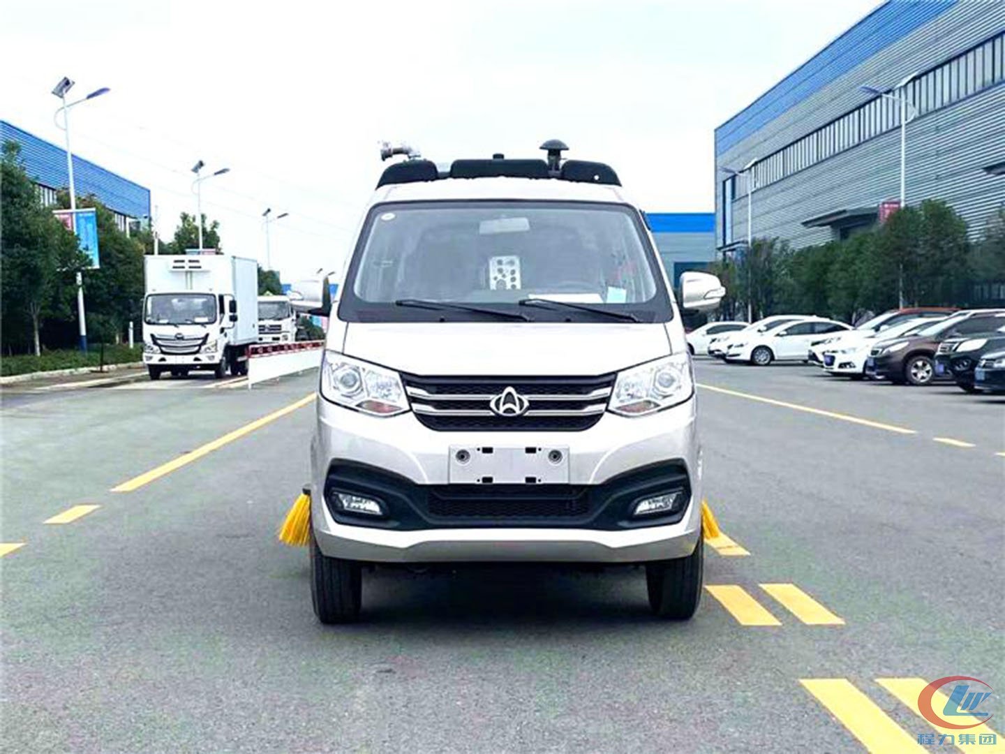 長(zhǎng)安小型汽油掃路車(chē)圖片