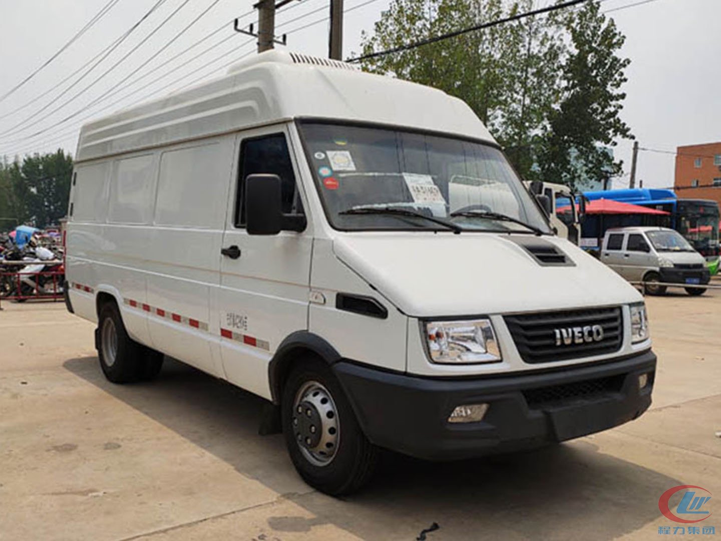 南京依維柯冷藏車(chē)側(cè)面圖
