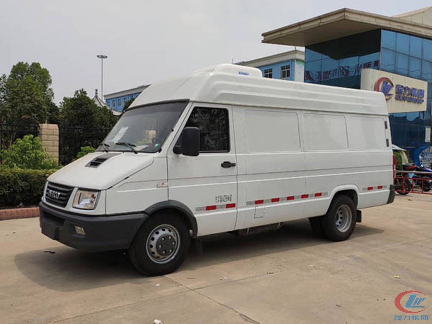 南京依維柯冷藏車(chē)側(cè)面圖