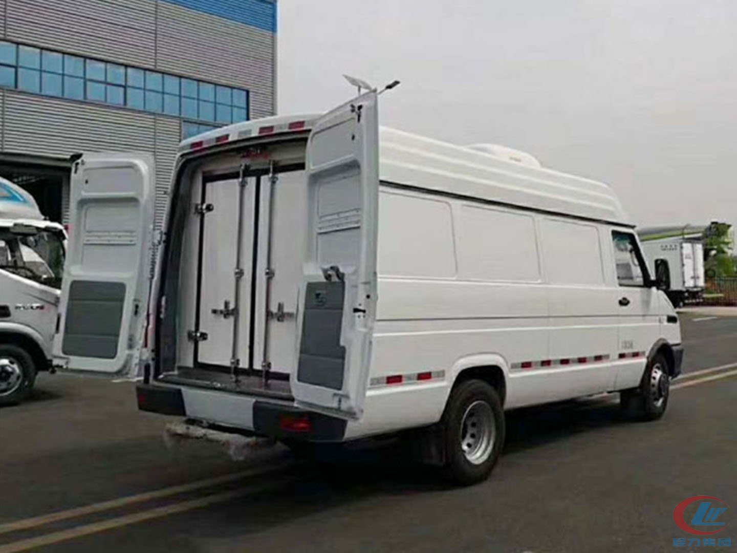 南京依維柯冷藏車(chē)側(cè)面圖