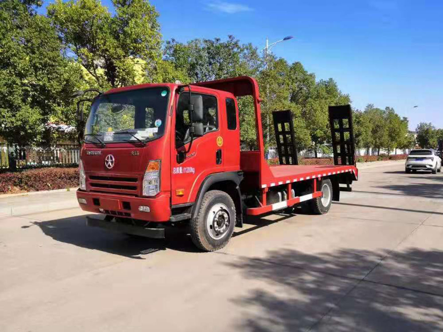國六成都大運(yùn)黃牌平板運(yùn)輸車