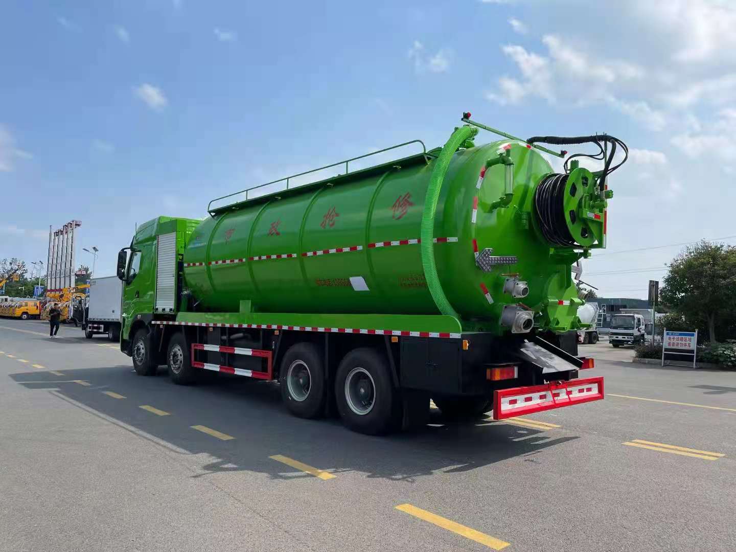 國(guó)六東風(fēng)柳汽乘龍前四后八清洗吸污車(chē)