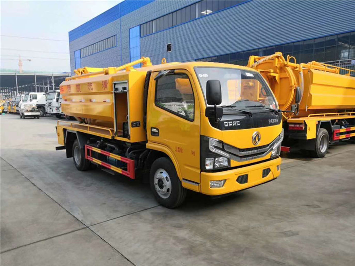 國(guó)六東風(fēng)多利卡D6清洗吸污車(chē)