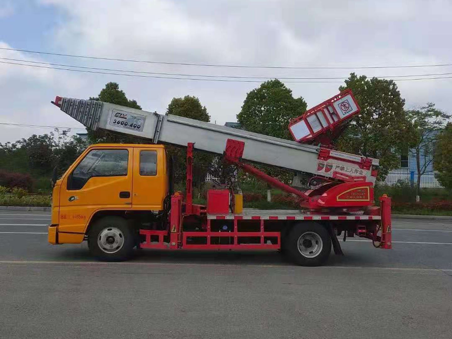 國(guó)六江鈴36米云梯車(chē)
