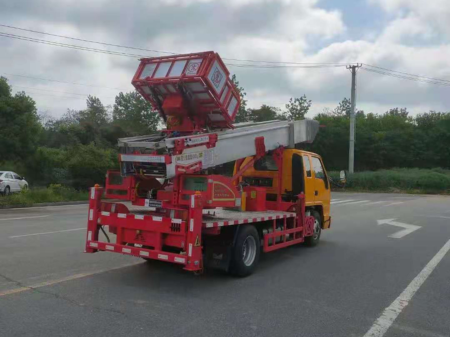 國(guó)六江鈴36米云梯車(chē)