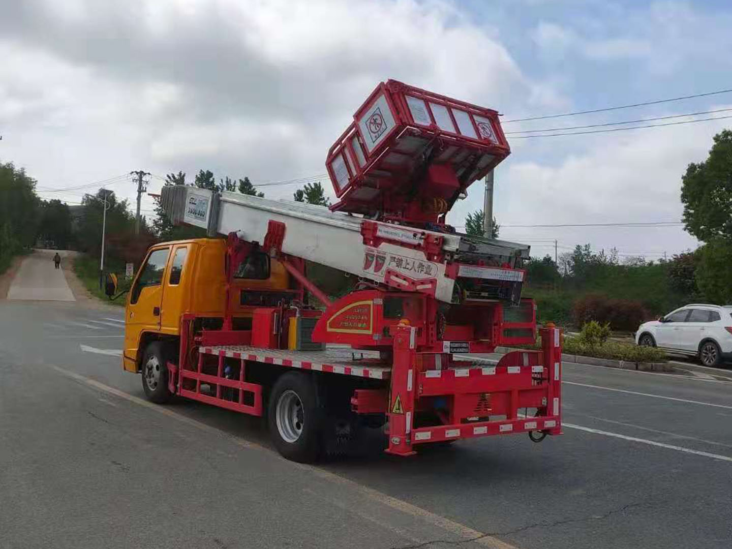 國(guó)六江鈴36米云梯車(chē)