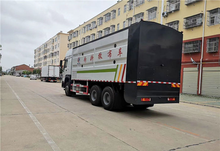 國(guó)六重汽豪沃后八輪粉料撒布車(chē)