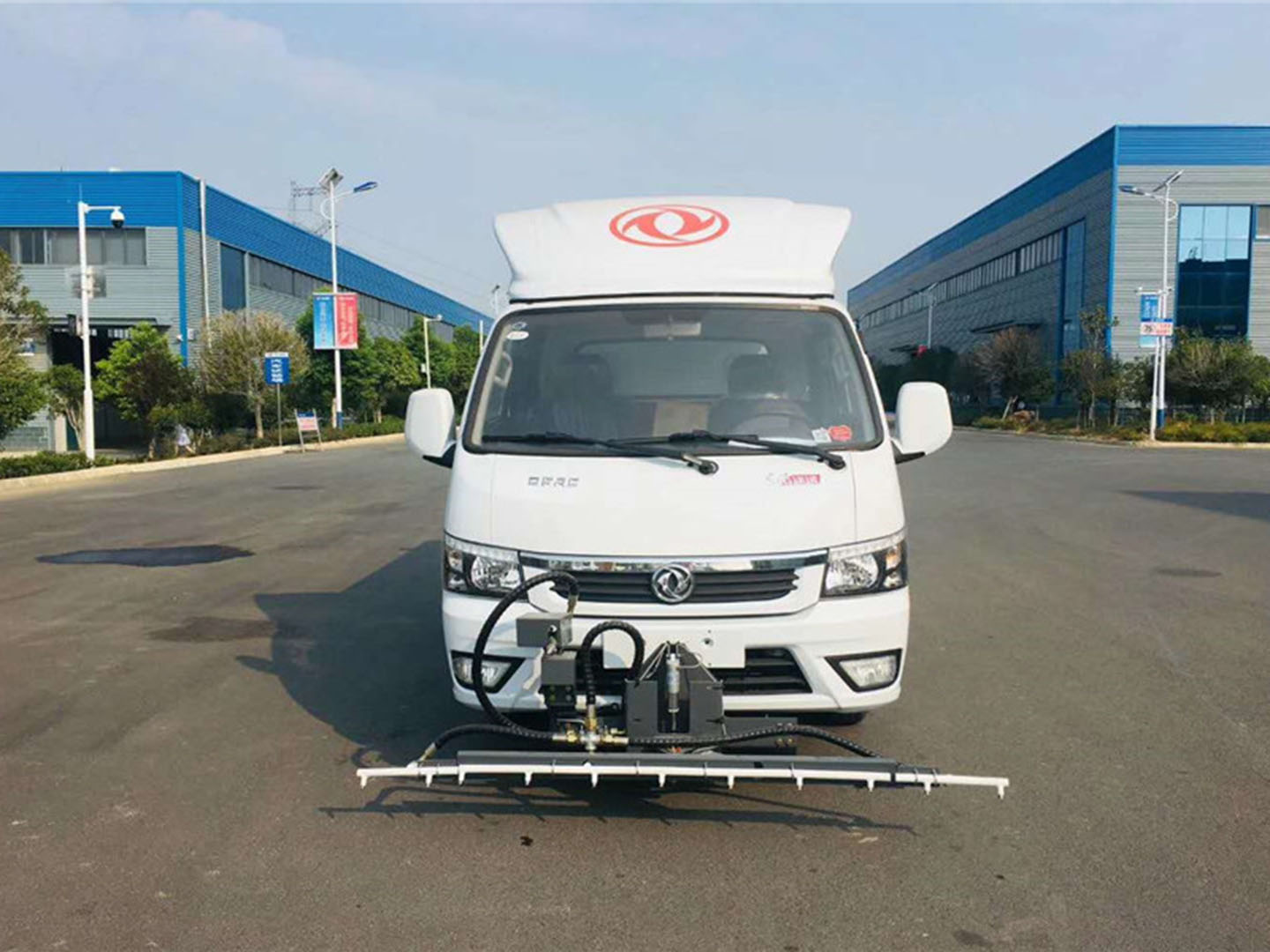 東風(fēng)途逸路面養(yǎng)護車