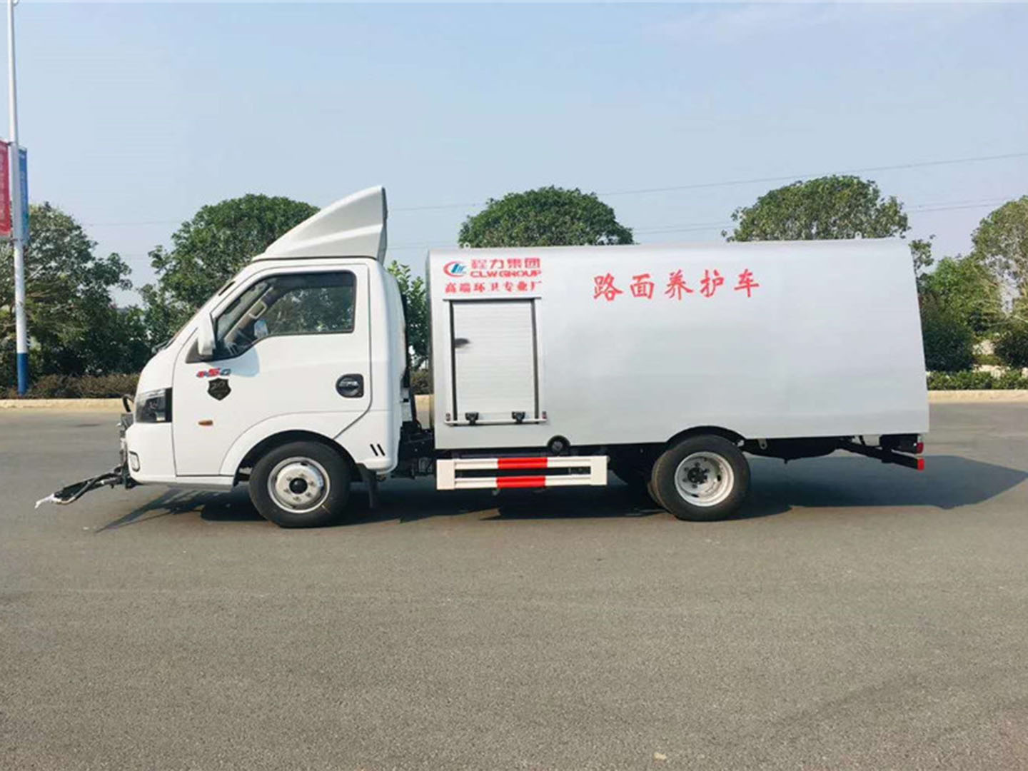 東風(fēng)途逸路面養(yǎng)護車