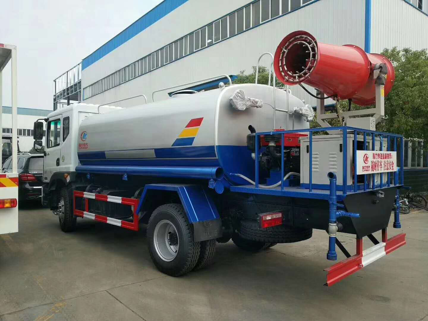 東風(fēng)D9霧炮灑水車(chē)圖片