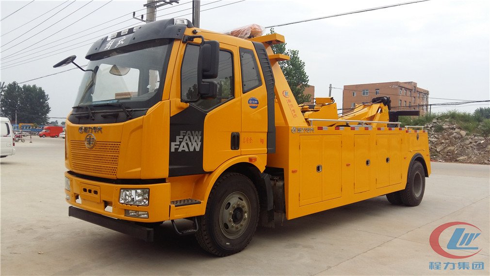 程力集團(tuán)解放單橋一托一清障車(chē)側(cè)面圖