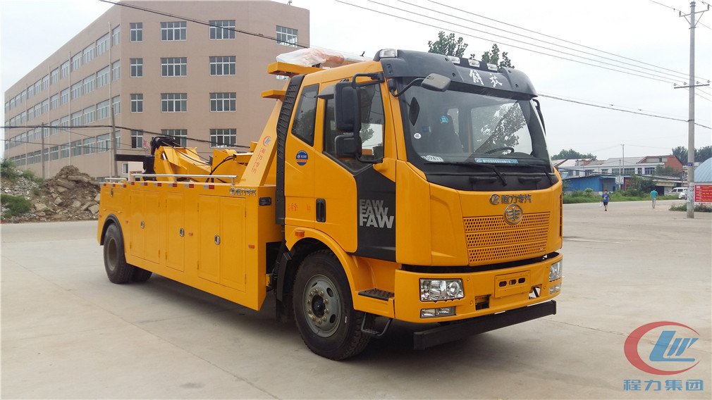 程力集團(tuán)解放單橋一托一清障車(chē)側(cè)面圖