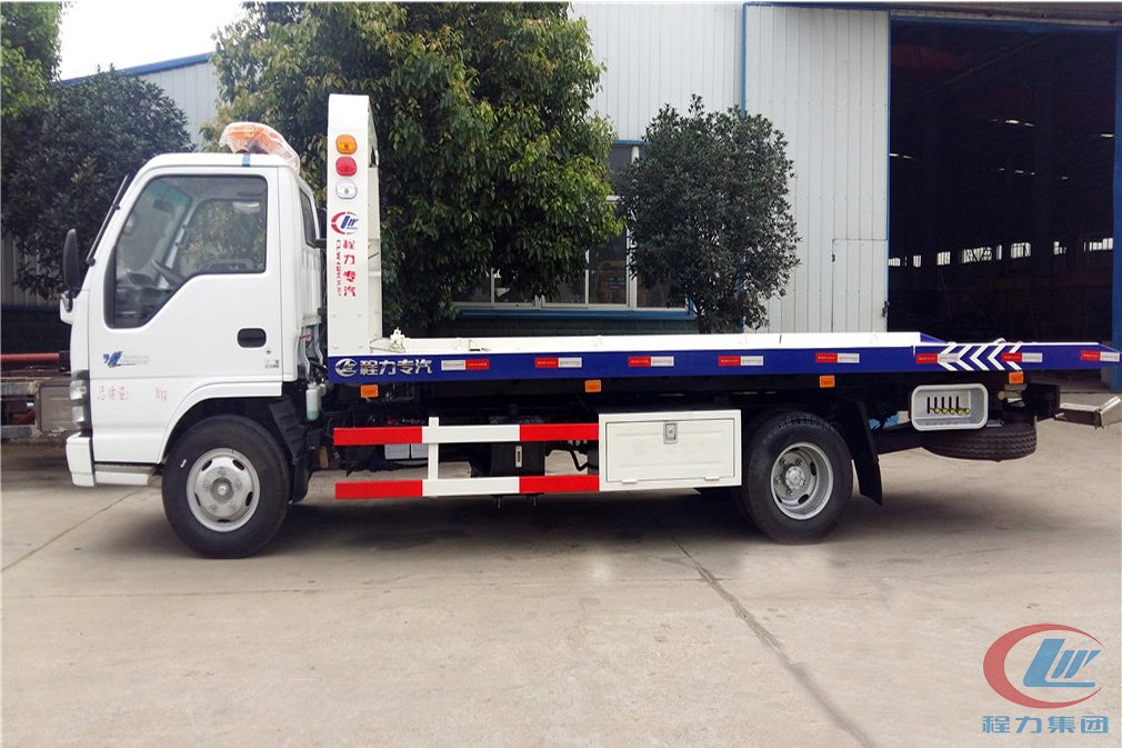 程力集團(tuán)五十鈴一拖二清障車(chē)側(cè)面圖