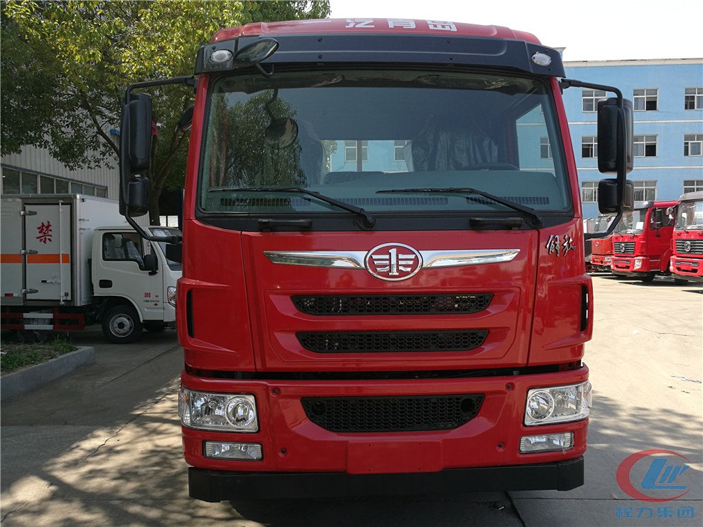 湖北程力解放龍V平板運(yùn)輸車(chē)正面圖