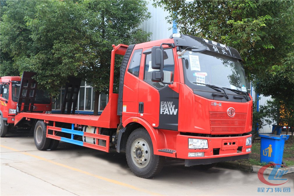 程力集團(tuán)解放J6L平板運(yùn)輸車(chē)高清圖