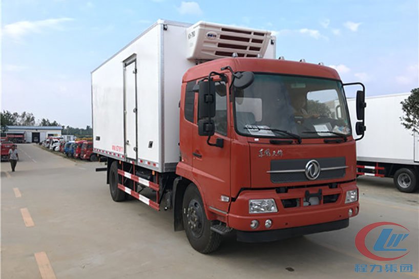 程力集團(tuán)東風(fēng)天錦冷藏車（廂長(zhǎng)6.1米）側(cè)面圖
