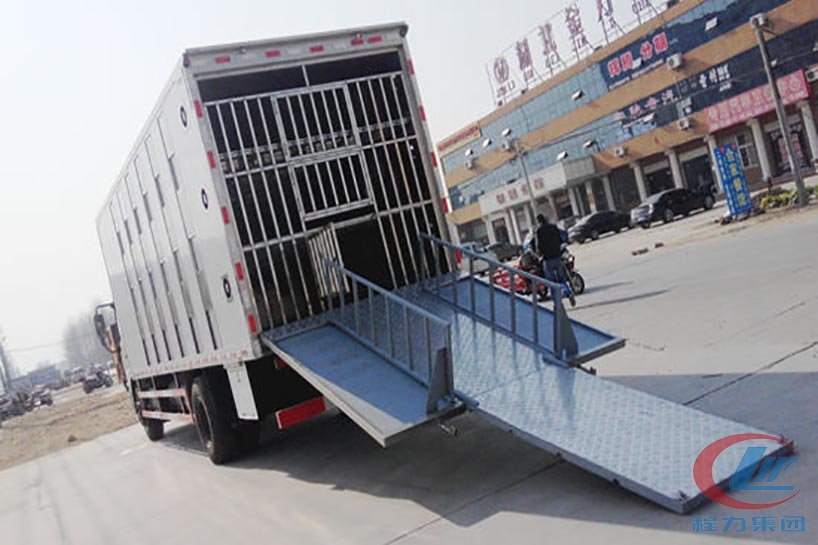 湖北程力天錦恒溫型畜禽運(yùn)輸車(chē)側(cè)面圖