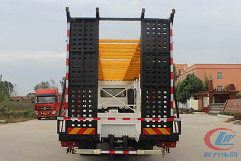 天錦轎運(yùn)車(chē)背面圖