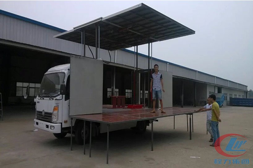 重汽豪沃3.8米廂長(zhǎng)舞臺(tái)車(chē)側(cè)面圖