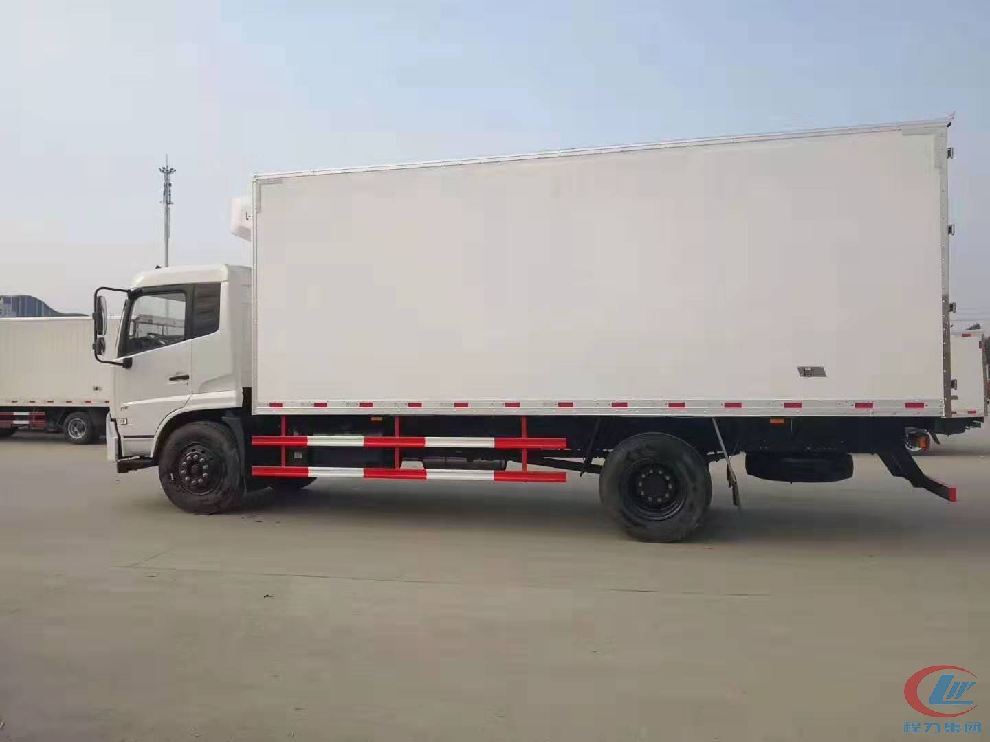 東風(fēng)肉鉤冷藏車(chē)