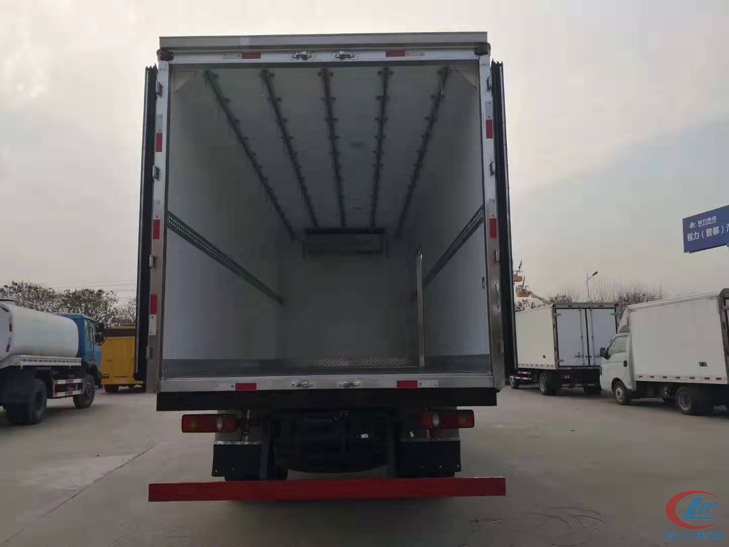 東風(fēng)天錦冷藏車(chē)