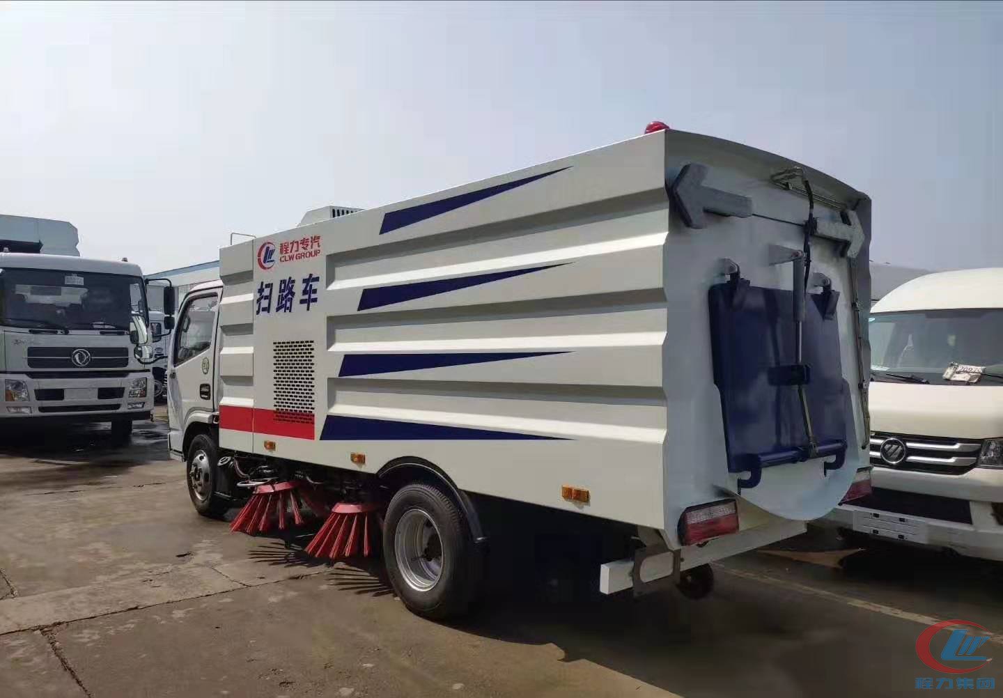 國(guó)五東風(fēng)小多利卡D6掃路車(chē)