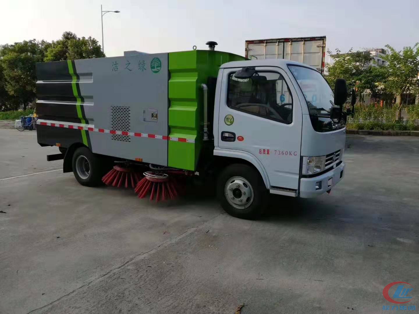 國(guó)五東風(fēng)小多利卡D6掃路車(chē)