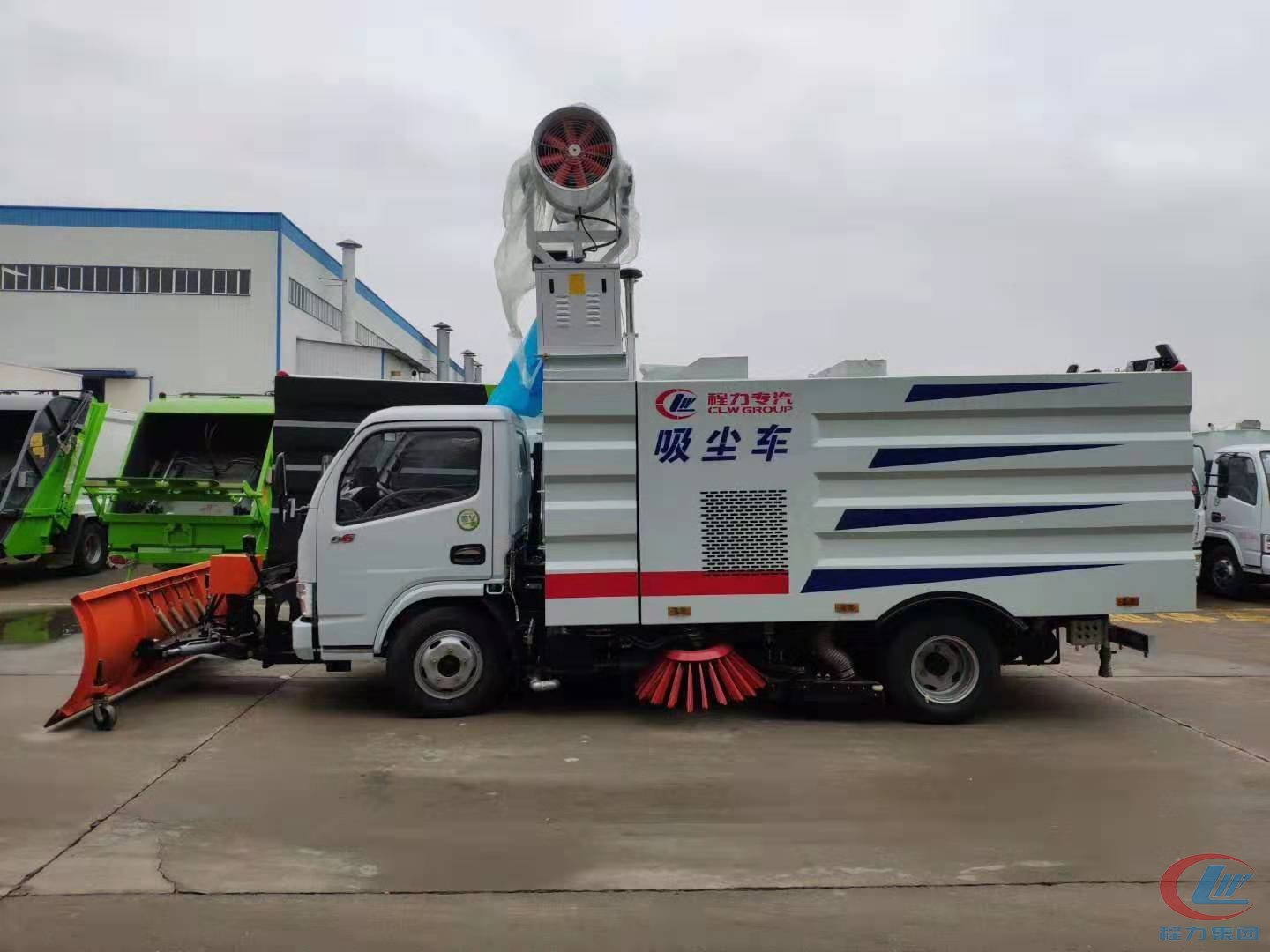 小多利卡D6吸塵車加掃刷，加除雪車，加霧炮