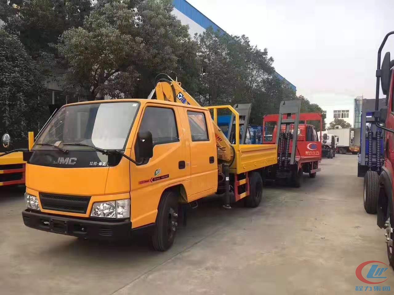 江鈴順達藍牌隨車吊，上裝徐工折臂吊