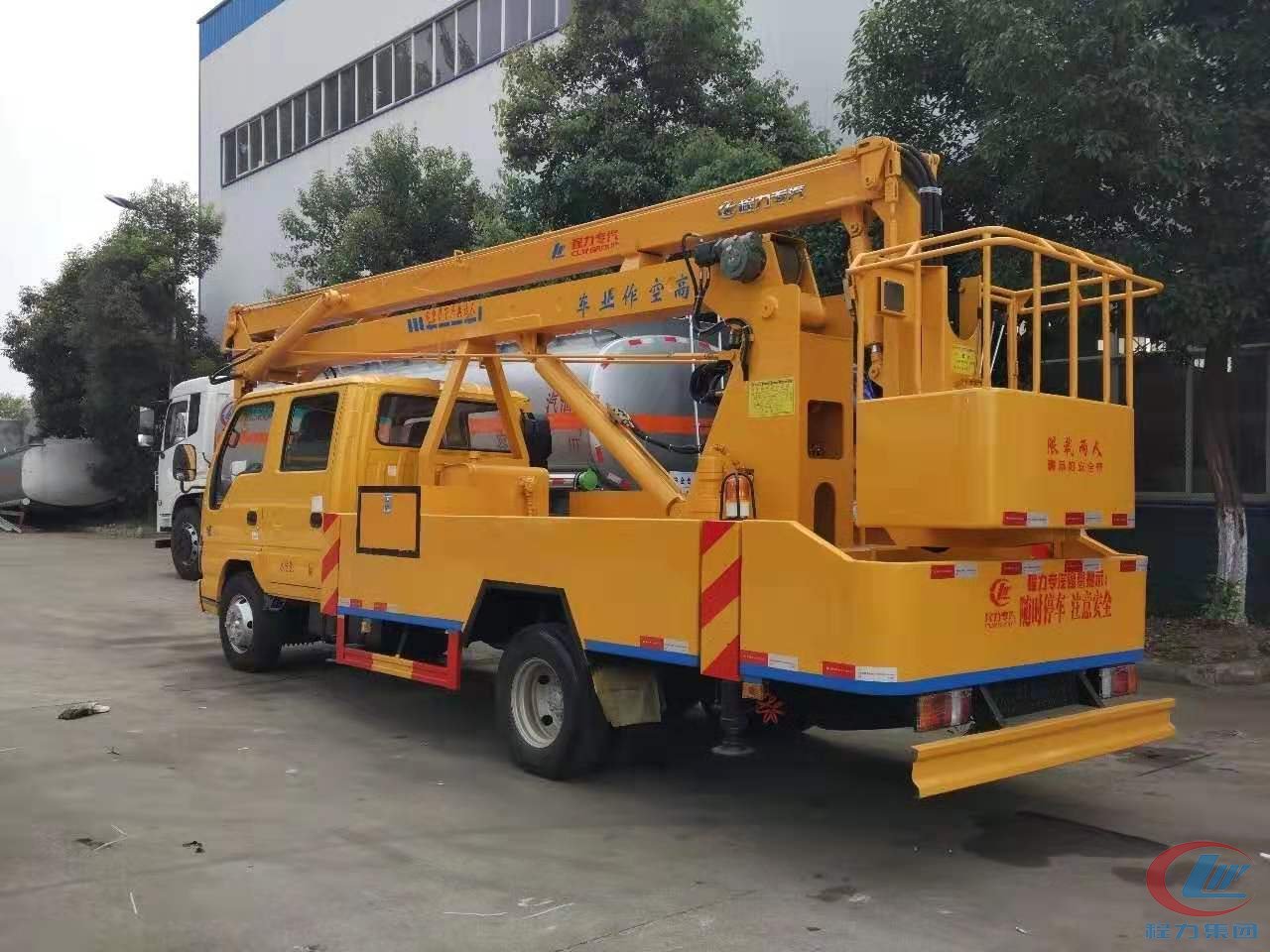 慶鈴14-16米高空作業(yè)車側面圖