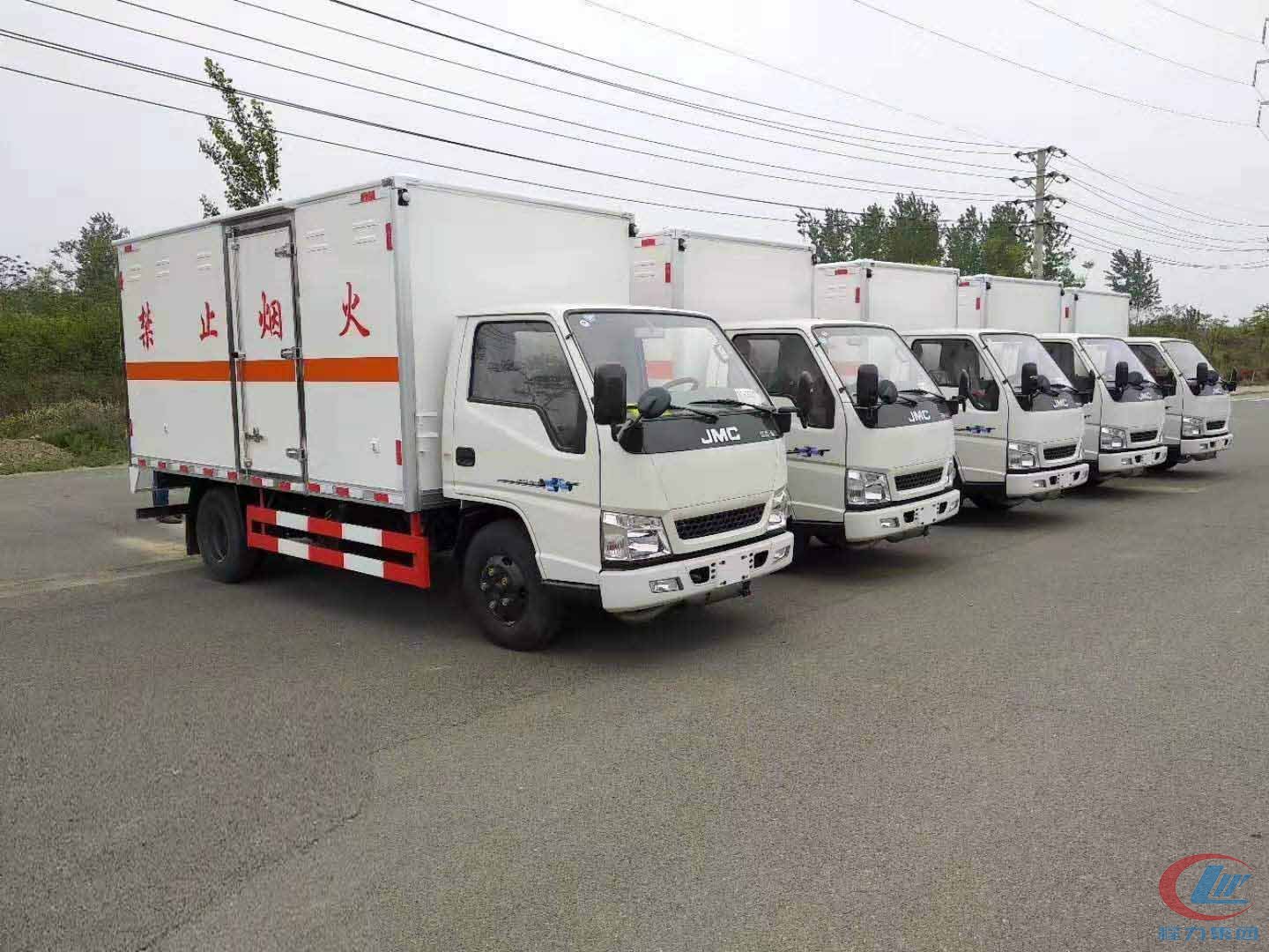 江鈴JMC危險(xiǎn)品廂式運(yùn)輸車(chē)