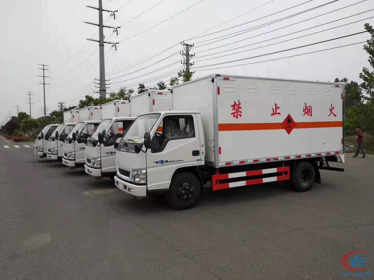 江鈴JMC危險(xiǎn)品廂式運(yùn)輸車(chē)
