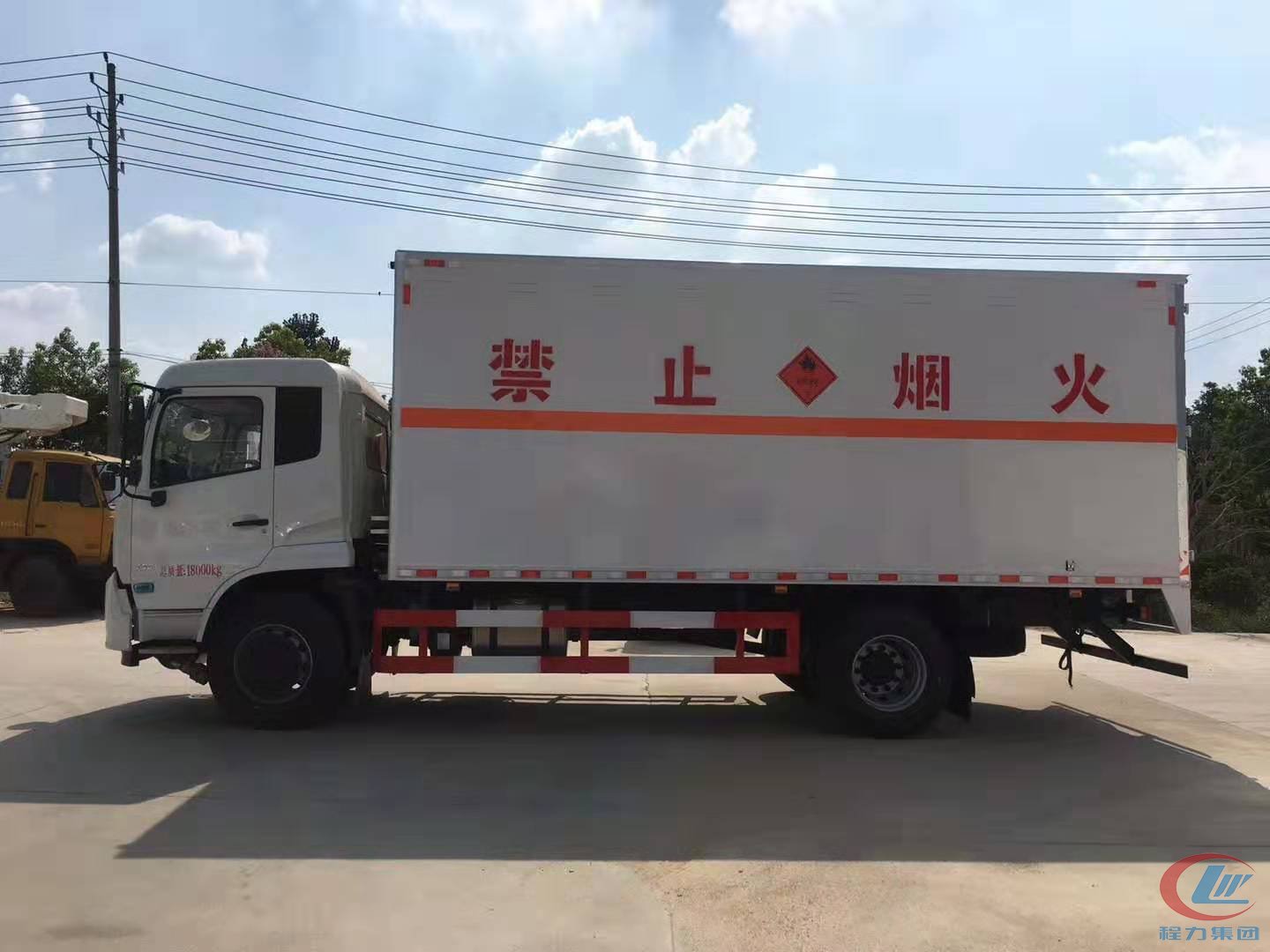 東風(fēng)天錦易燃液體廂式危險品運(yùn)輸車