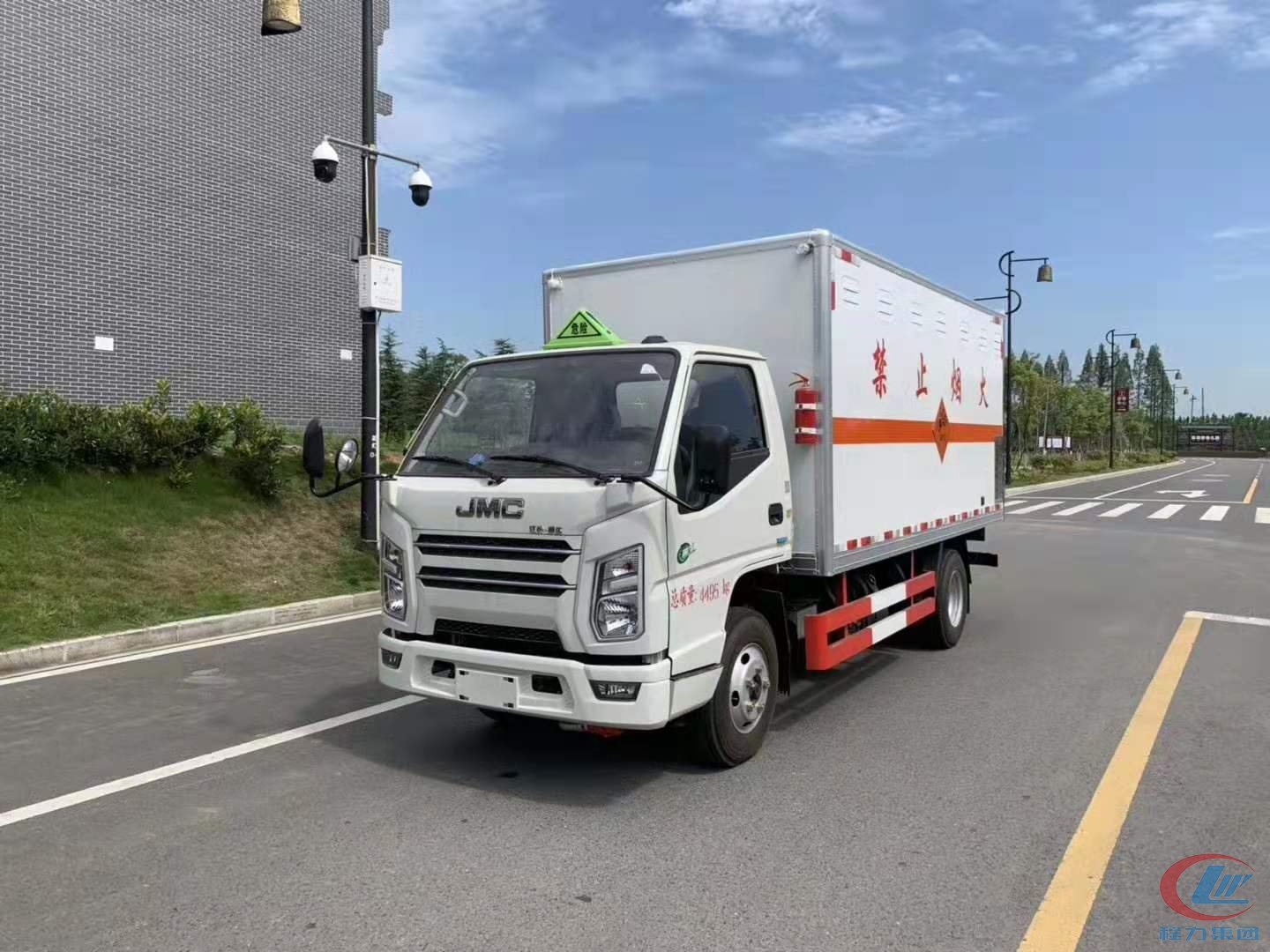 國(guó)六江鈴危險(xiǎn)品運(yùn)輸車(chē)