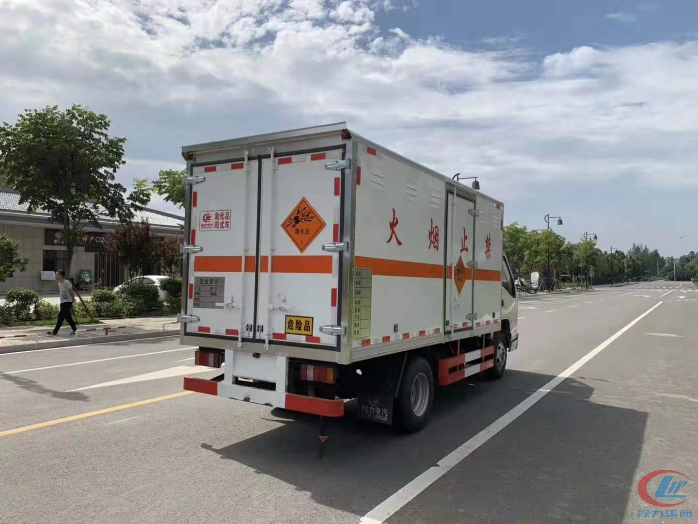江鈴國(guó)六危險(xiǎn)品廂式車(chē)